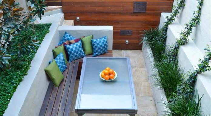 Вбудовані вуличні лавки для відпочинку і релаксу: фотопідбірка