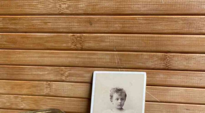 Продав бабусин спадок, що б заплатити борг