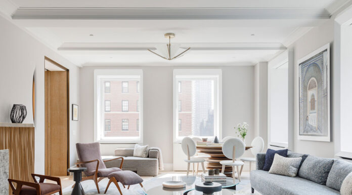 Світлий сучасний інтер’єр в нью-йорку з прихованими можливостями