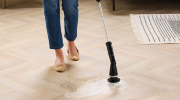 Компанія CleanTok просто одержима цією електричною щіткою, яка за лічені секунди зробить ваш будинок бездоганно чистим-тепер Aldi випустила версію за 17 фунтів стерлінгів