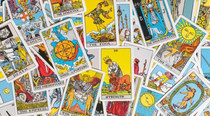 Картки Oracle проти таро: У чому різниця?