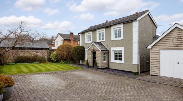 У жовтні домогосподарства закликають залити миття рідини в каналізацію.