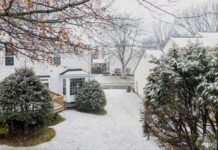 Чи потрібно прибирати сніг з тераси взимку? Висновок експерта