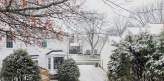 Чи потрібно прибирати сніг з тераси взимку? Висновок експерта