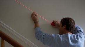Hoe u een laserwaterpas gebruikt voor nauwkeurige woningrenovatie
