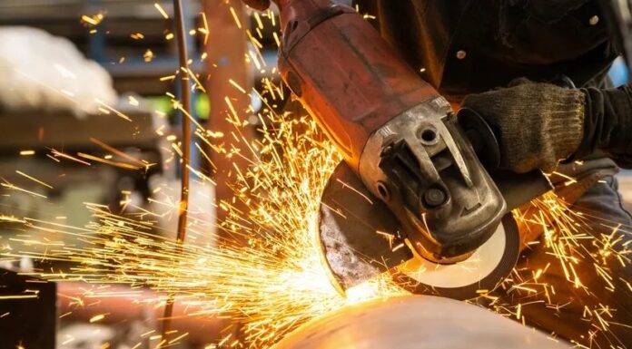Cutting Metal with a Circular Saw: Blade Safety and Selection Guide
